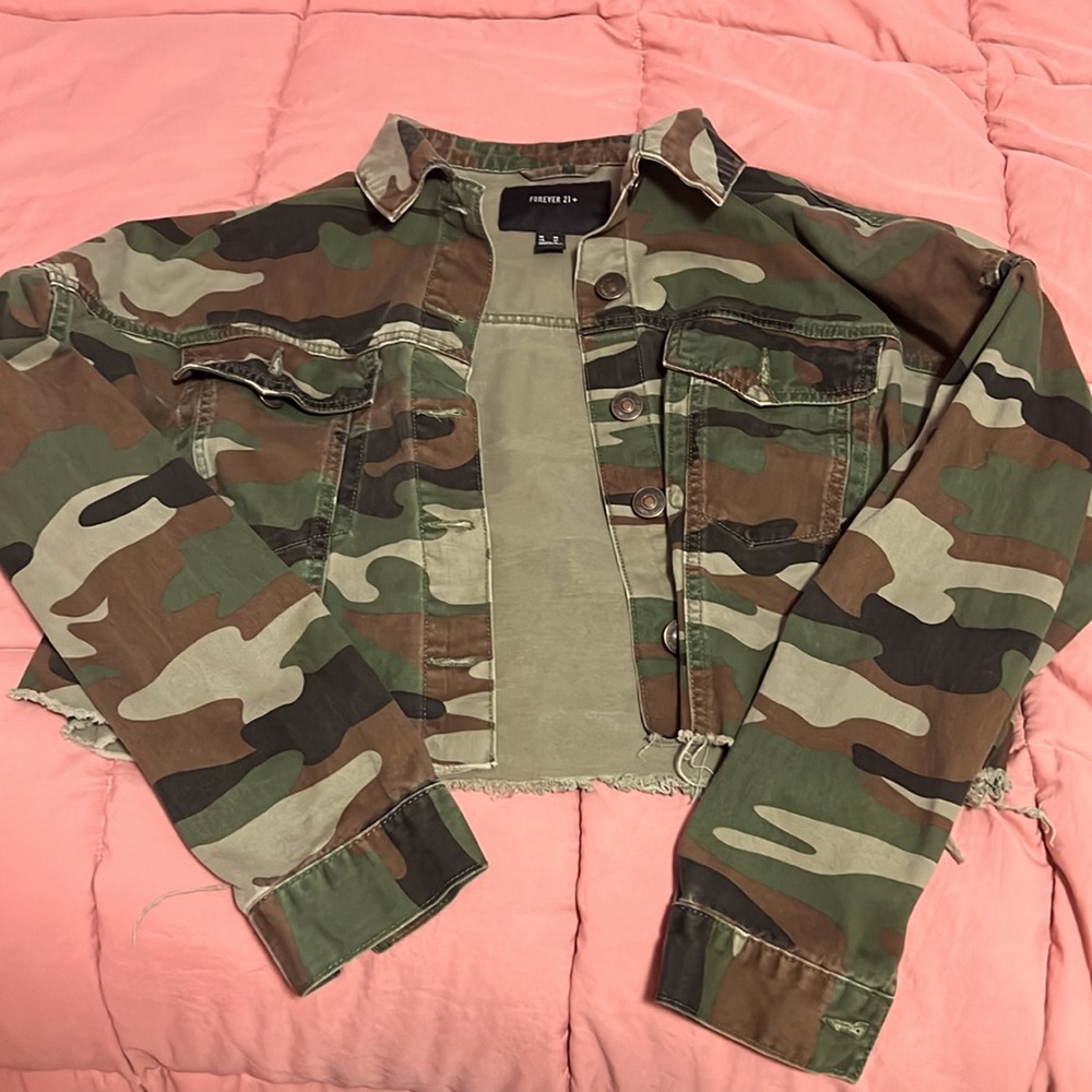 Cropped denim camouflage jacket from Forever 21. Barely used.